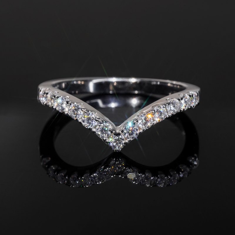 2mm V-shaped Round Cut Moissanite Cluster Eternity Ring in S925 Silver