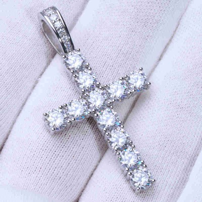 4.51 CARAT VVS MOISSANITE CROSS IN WHITE GOLD
