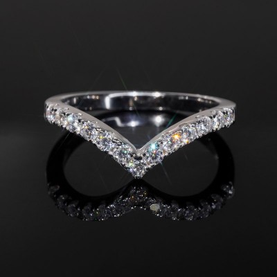 2mm V-shaped Round Cut Moissanite Cluster Eternity Ring in S925 Silver